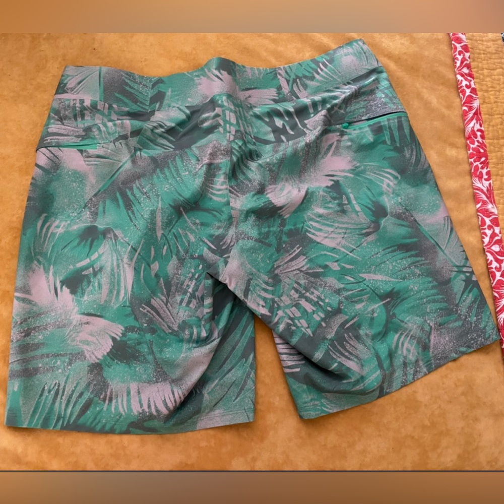 Lululemon men’s palm leaf board shorts